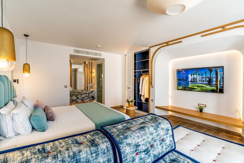 Hotel Cresanto Luxury Suites