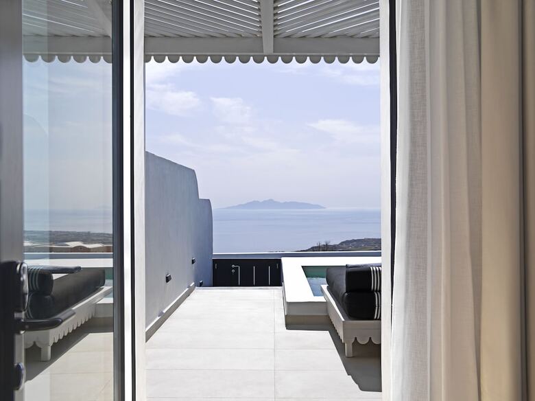 Hotel Cresanto Luxury Suites