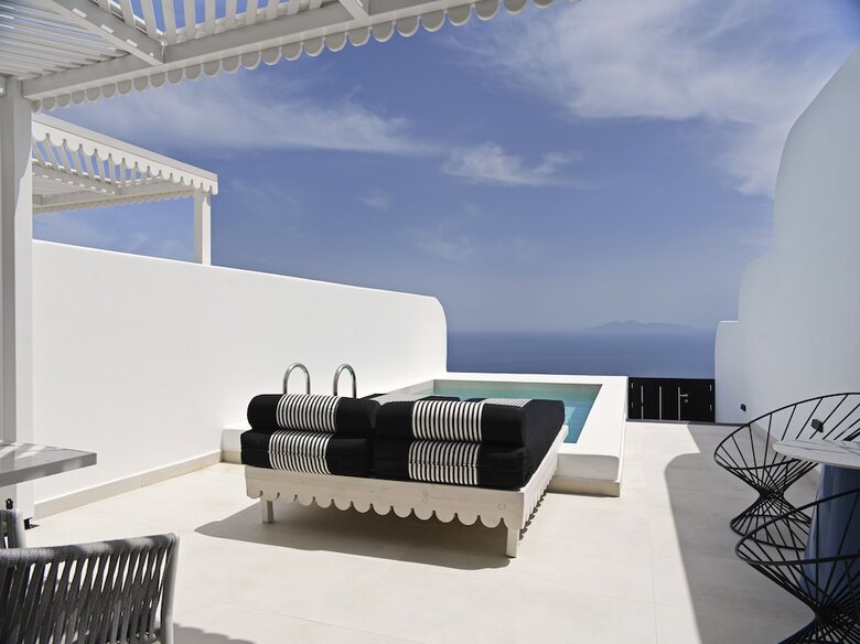 Hotel Cresanto Luxury Suites