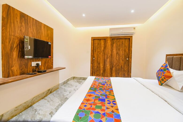 Fabhotel Golden Suites
