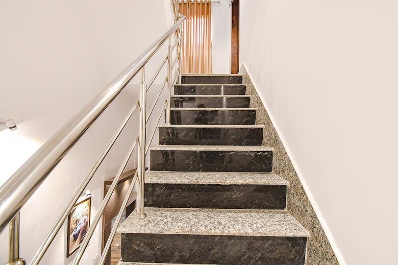 Fabhotel Golden Suites