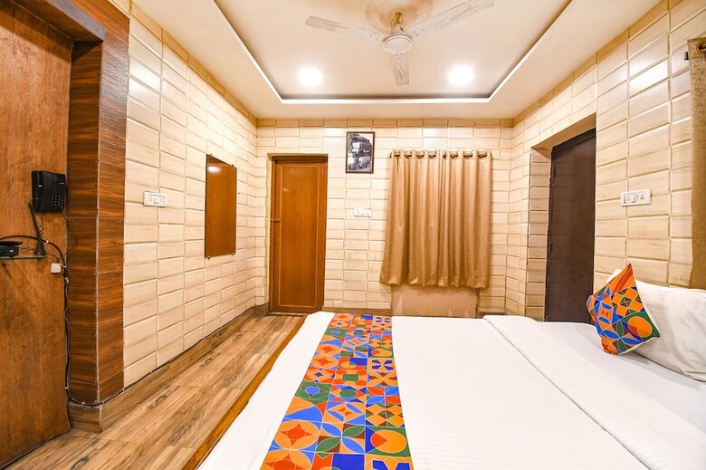 Fabhotel Golden Suites