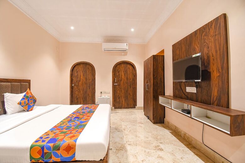 Fabhotel Golden Suites