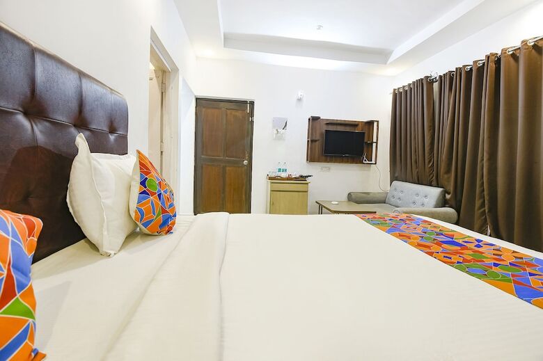 Hotel Fabexpress Devine Hospitality