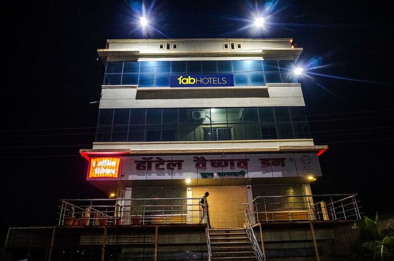 Hotel Fabexpress Vaishnav Inn