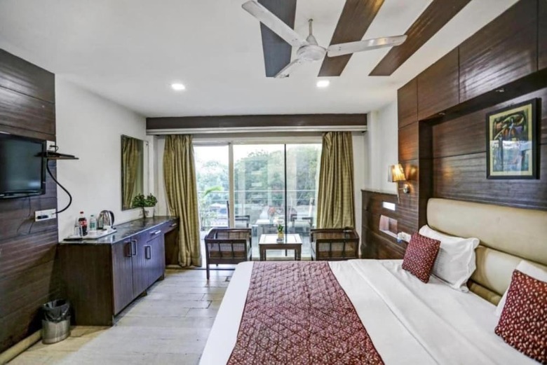Hotel Staybook Fabstays South Delhi