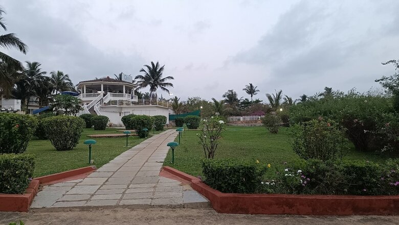 Qees Empire Beachfront Resort
