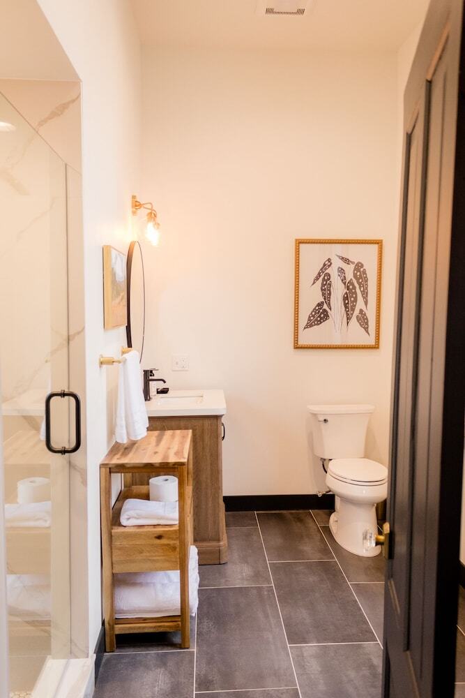 Hotel Speakeasy Suites