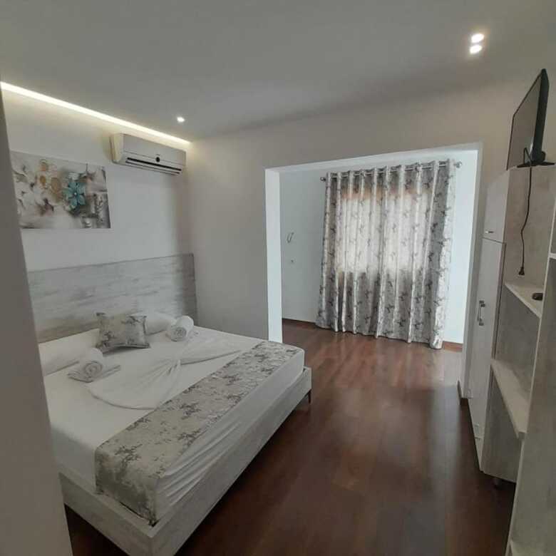 Hotel Vila Irdi