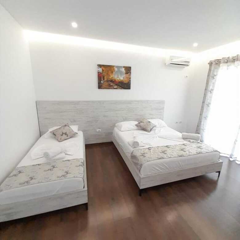 Hotel Vila Irdi