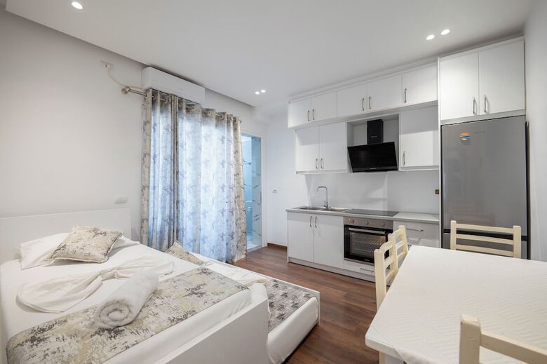 Hotel Vila Irdi