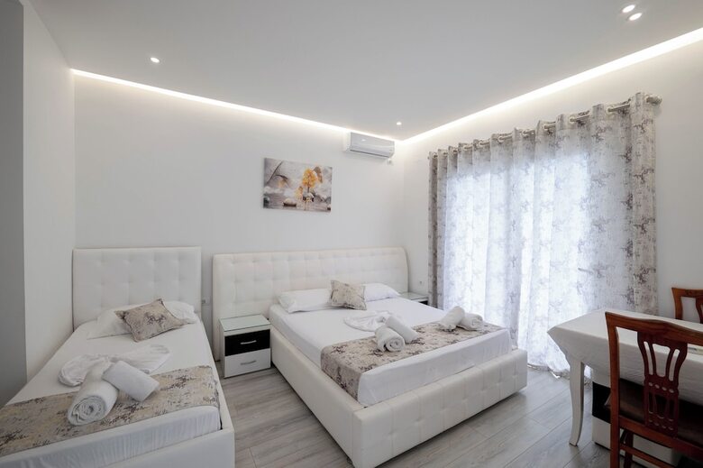 Hotel Vila Irdi