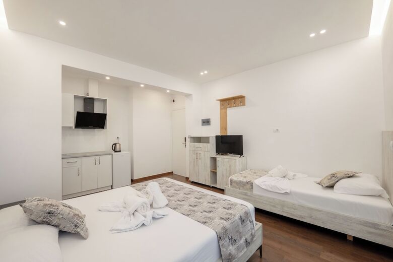 Hotel Vila Irdi