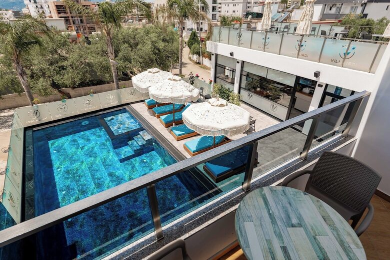 Hotel Vila Irdi