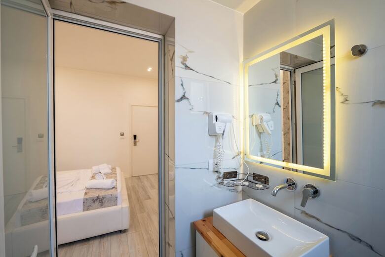 Hotel Vila Irdi