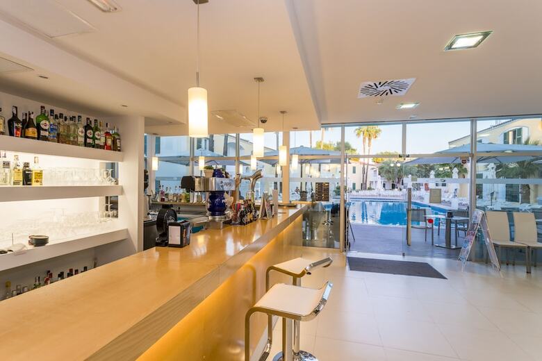 Aparthotel Apartaments Cales De Ponent