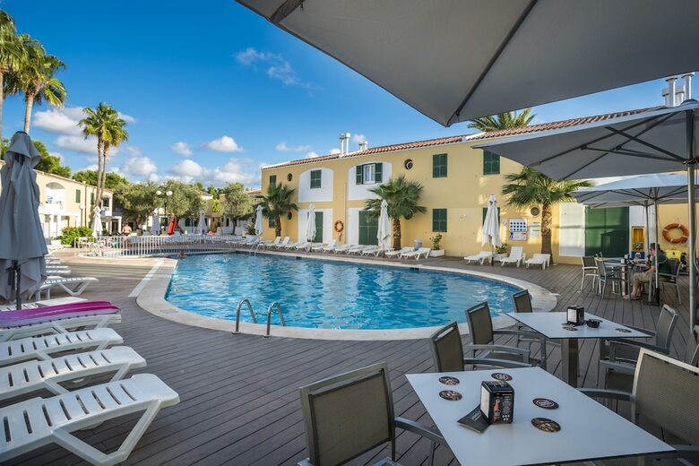 Aparthotel Apartaments Cales De Ponent