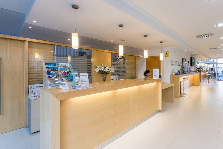Aparthotel Apartaments Cales De Ponent