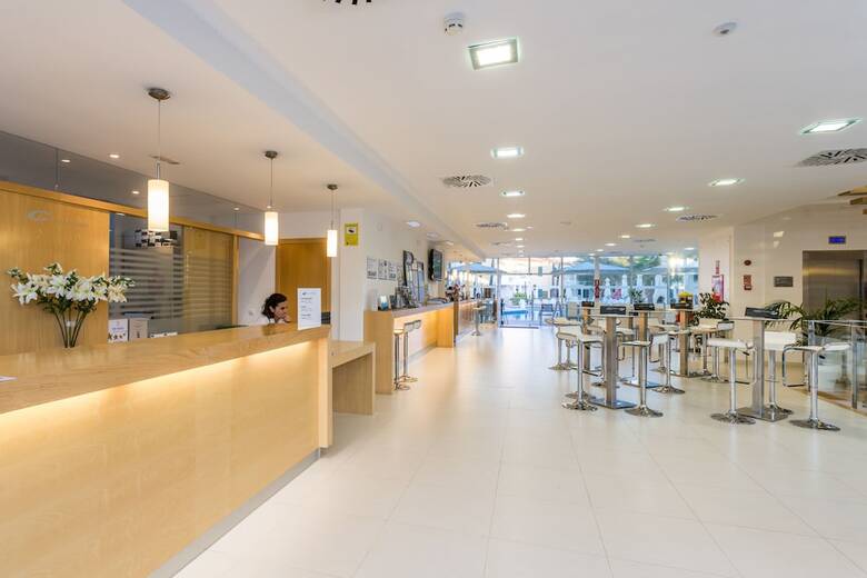 Aparthotel Apartaments Cales De Ponent