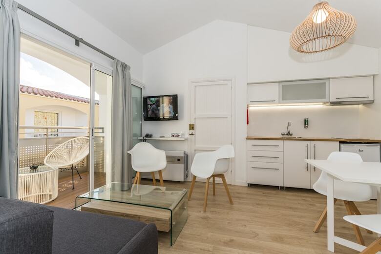 Aparthotel Apartaments Cales De Ponent
