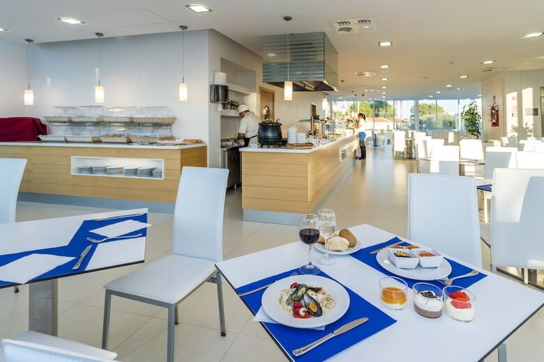 Aparthotel Apartaments Cales De Ponent