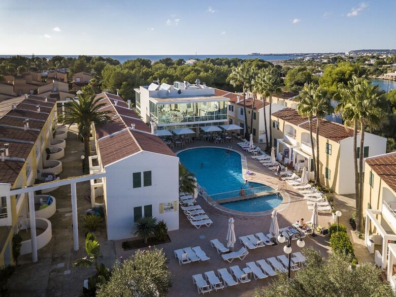 Aparthotel Apartaments Cales De Ponent
