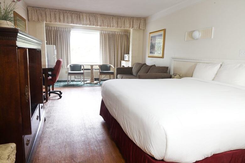 Hotel Shoreway Acres Inn & Cape Cod Lodging