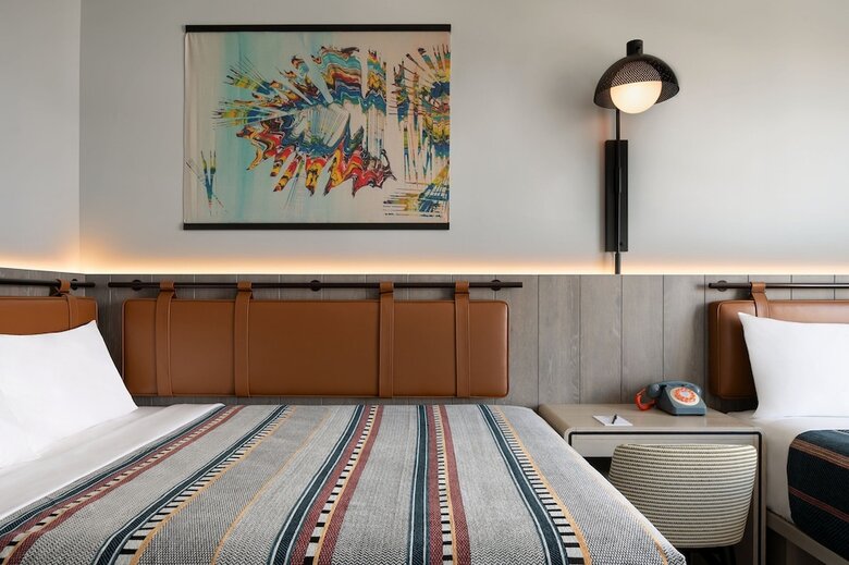Hotel Moxy St. Petersburg Downtown