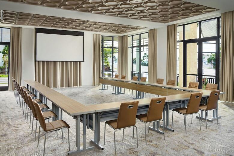 AC Hotel By Marriott Naples 5th Avenue
