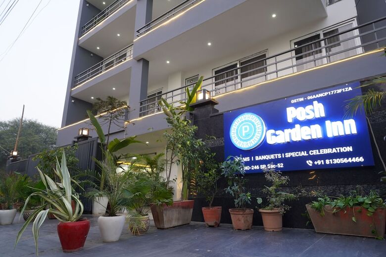 Hotel Posh Garden Inn