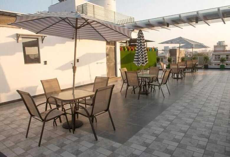 Hotel Posh Garden Inn