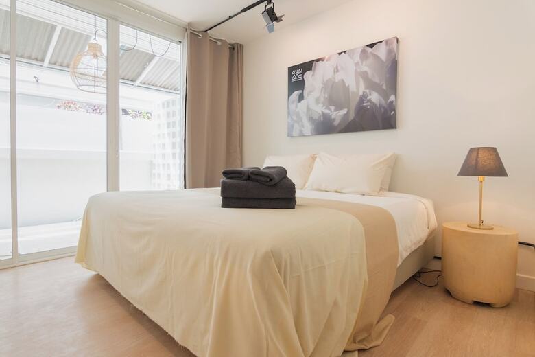 Mini-me Hubs - Charm Suites In Old City