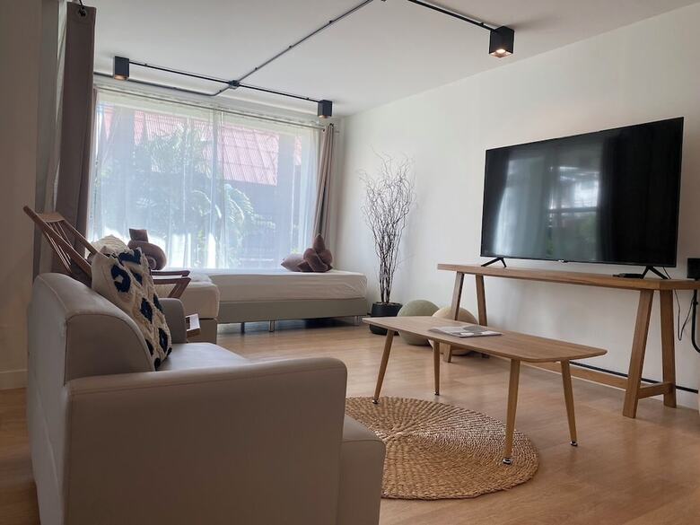 Mini-me Hubs - Charm Suites In Old City