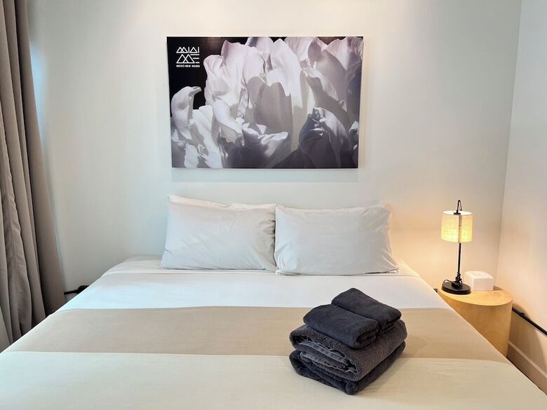 Mini-me Hubs - Charm Suites In Old City