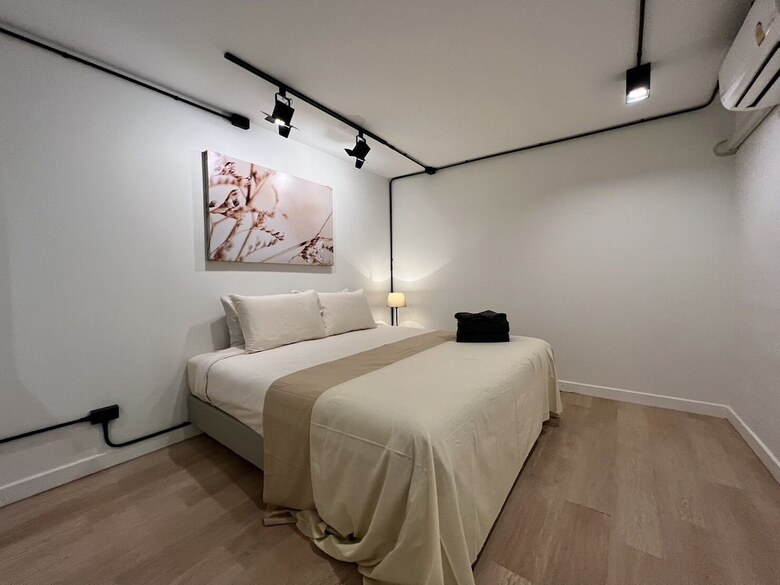 Mini-me Hubs - Charm Suites In Old City