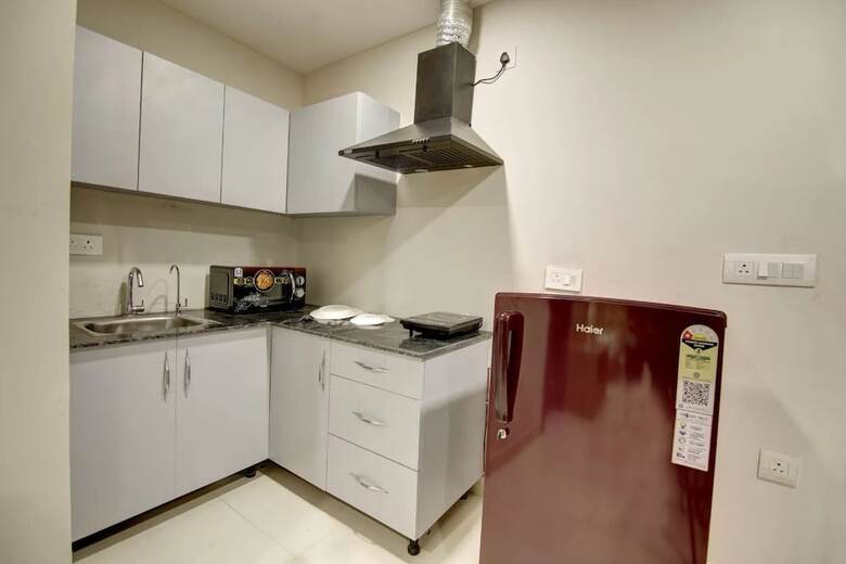 Hotel Saltstayz Premier - Golf Course Extension Road