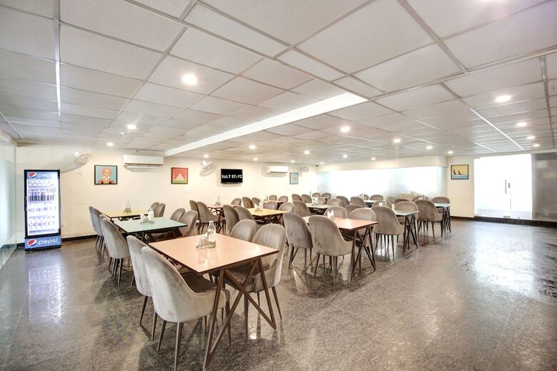 Hotel Saltstayz Premier - Golf Course Extension Road