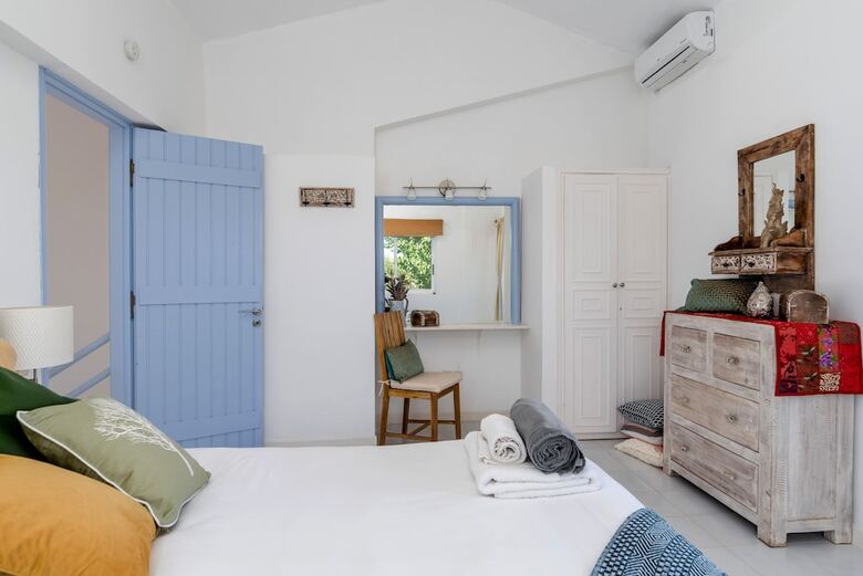 Hotel Costa Avithos