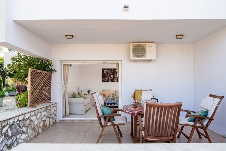 Hotel Costa Avithos