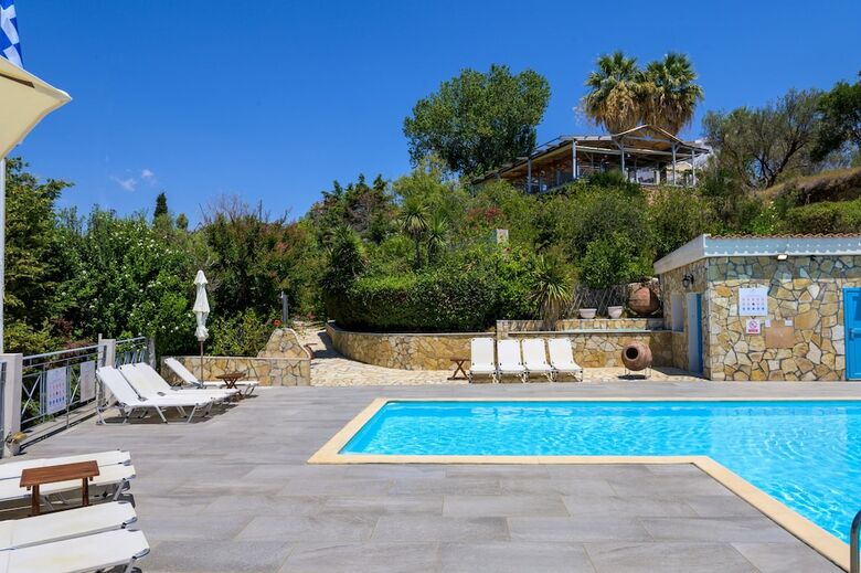Hotel Costa Avithos