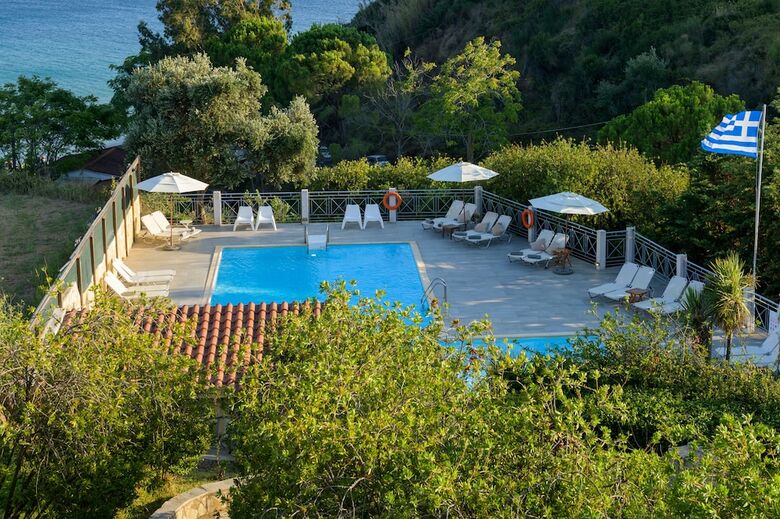 Hotel Costa Avithos