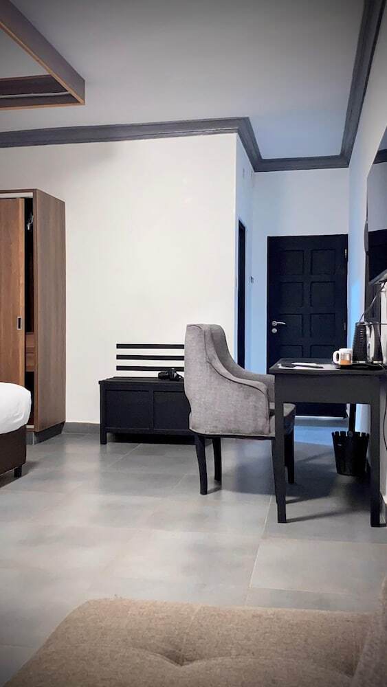 Hotel Armaan Suites And Restaurant