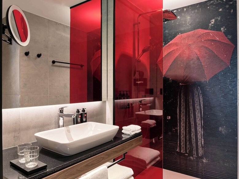 Radisson Red Hotel & Radisson Red Apartments, Krak�w
