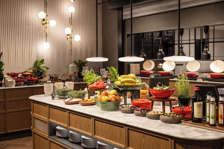 Radisson Red Hotel & Radisson Red Apartments, Krak�w
