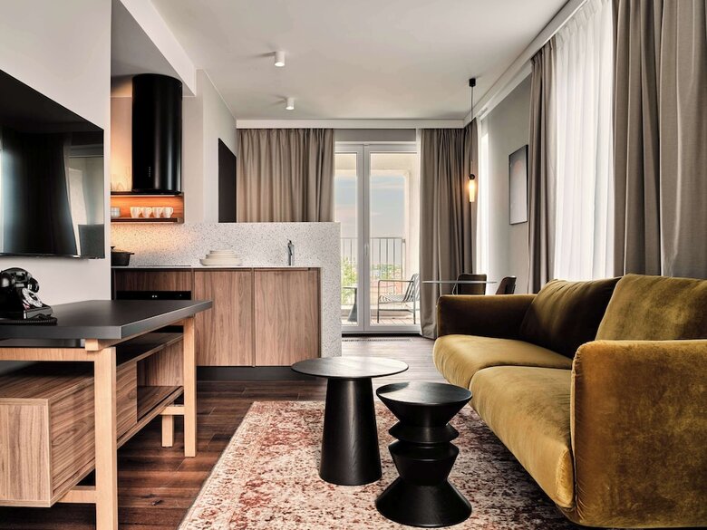Radisson Red Hotel & Radisson Red Apartments, Krak�w