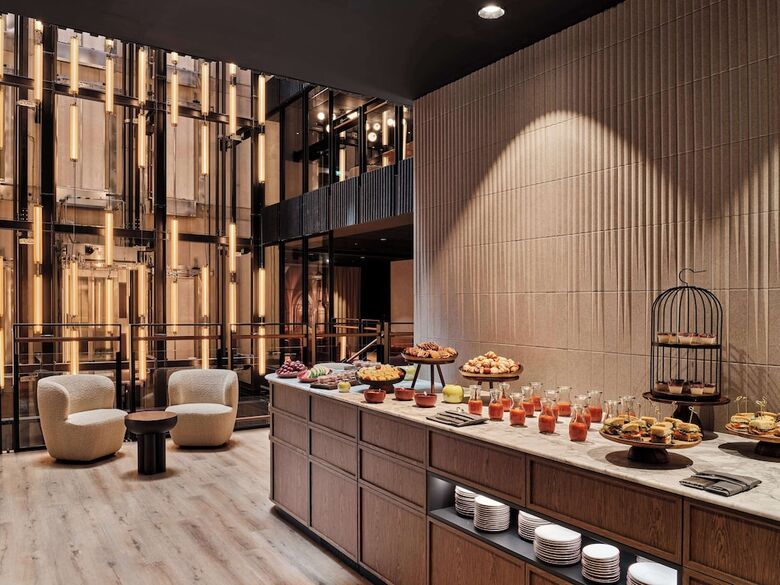 Radisson Red Hotel & Radisson Red Apartments, Krak�w