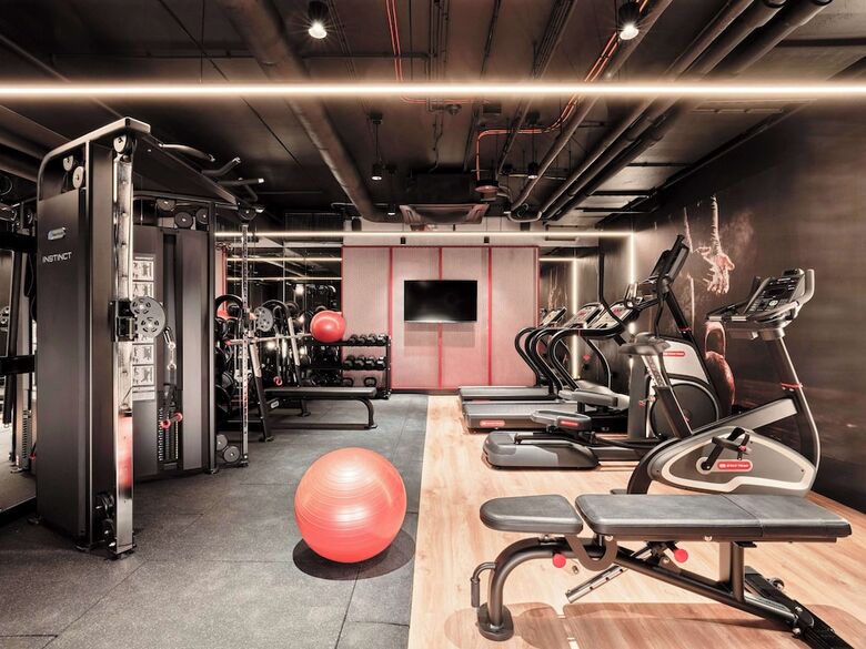 Radisson Red Hotel & Radisson Red Apartments, Krak�w