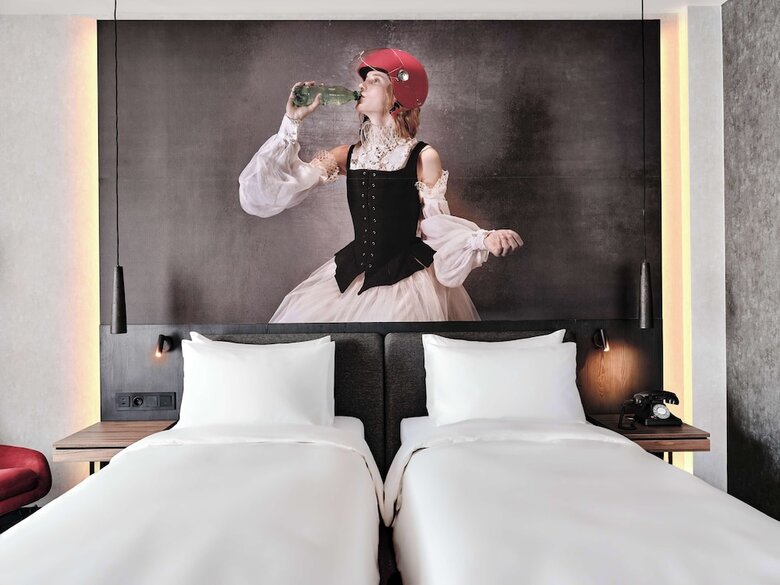 Radisson Red Hotel & Radisson Red Apartments, Krak�w