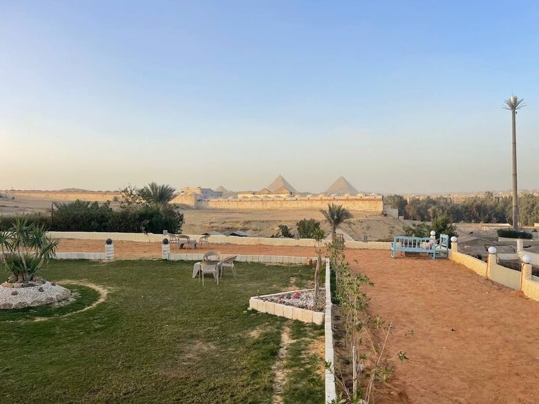 Bed & Breakfast Camp Pyramids View Hotel