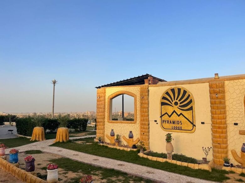 Bed & Breakfast Camp Pyramids View Hotel